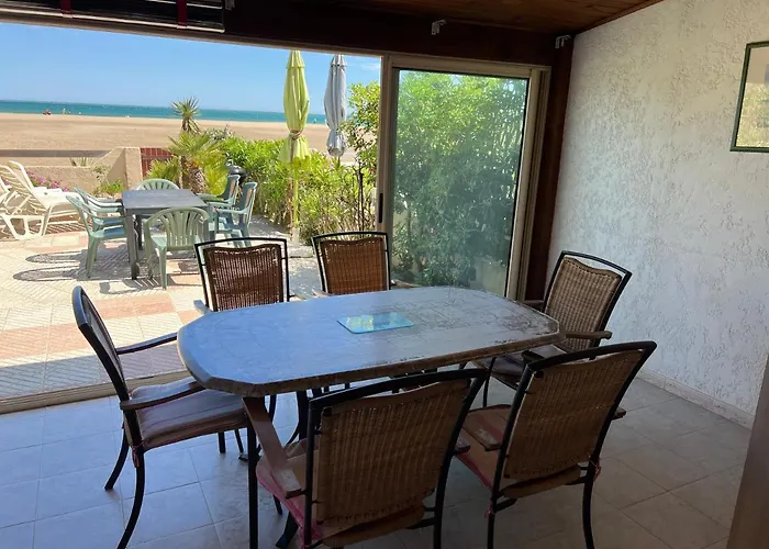 Appartement Liberssan Les Pieds Dans Le Sable, Rez De Plage